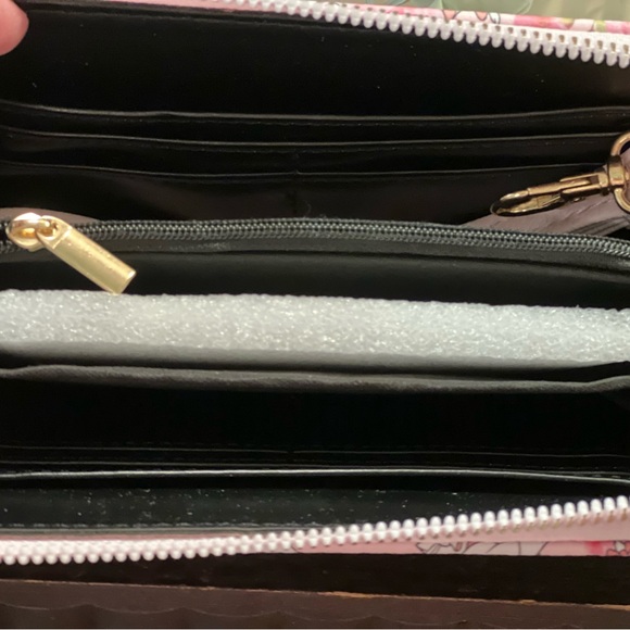 Disney Aristocat Wallet - Picture 2 of 2